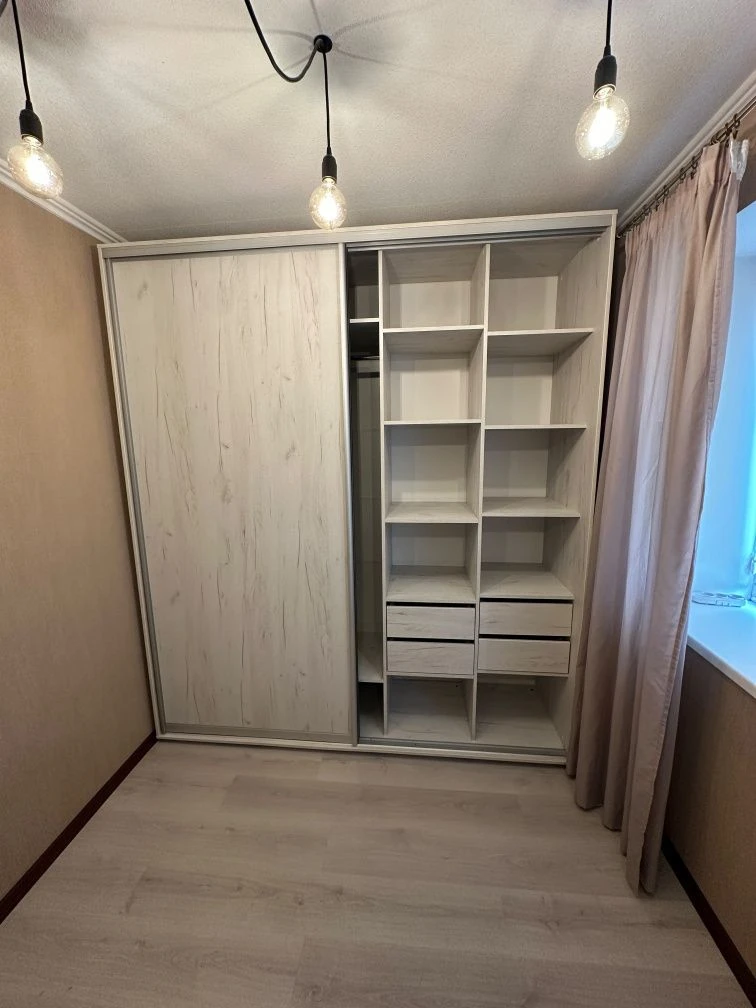 Продаж сучасної 2-к квартири (кухня-студія + 2 кімнати) на П