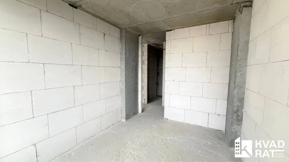 здана 3км квартира біля ТЦ Велес