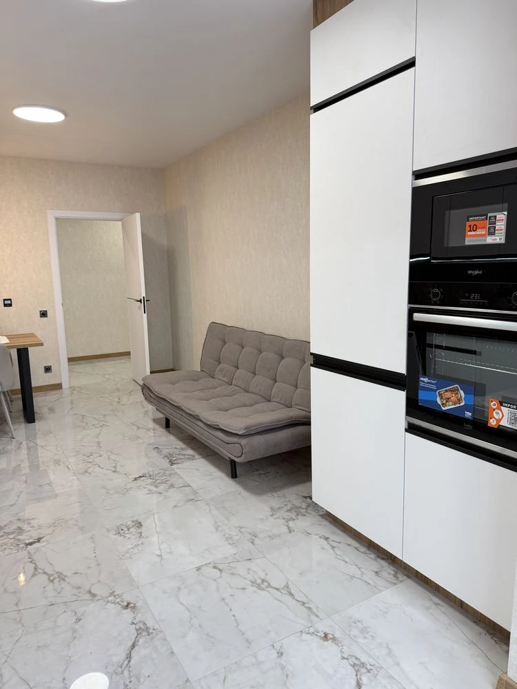 Продам  вишукану 2кімнатну квартиру  в зданій новобудові