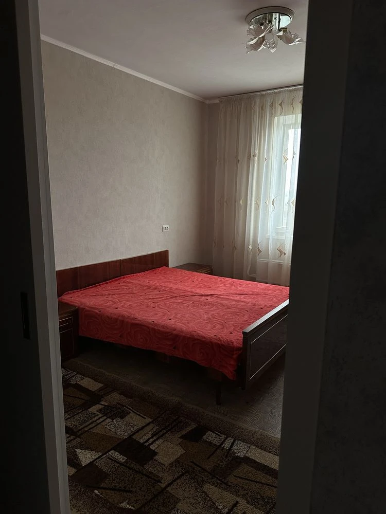 Продаж 2-ох кімнатної квартири в спальному районі міста, з к