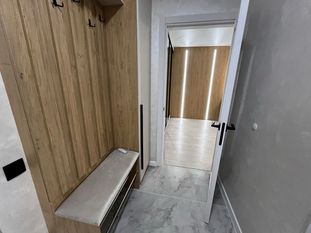 Продам простору велику 2 кімнатну квартиру у новобудові