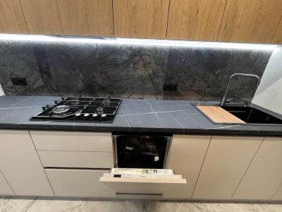 Продам простору велику 2 кімнатну квартиру у новобудові