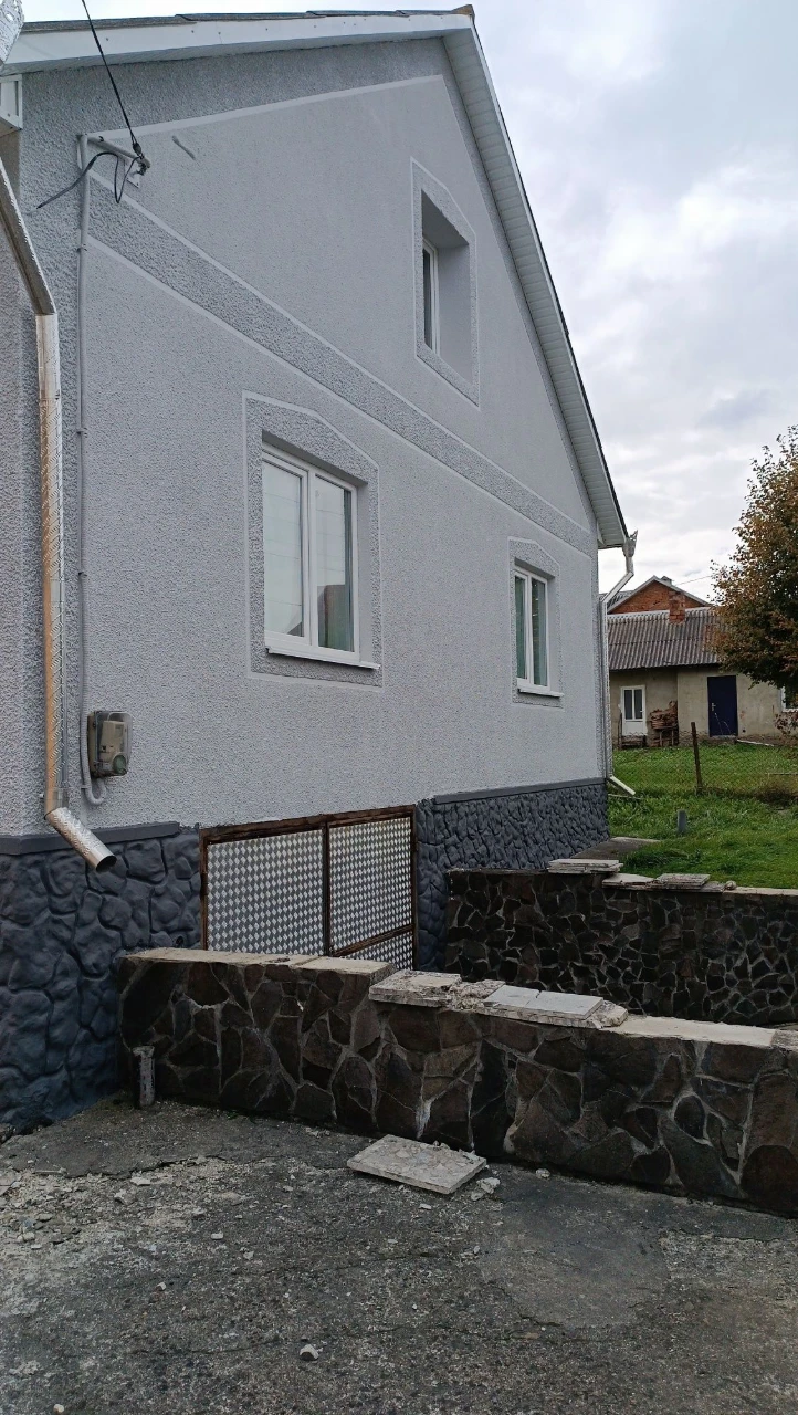 Продається  житловий будинок
