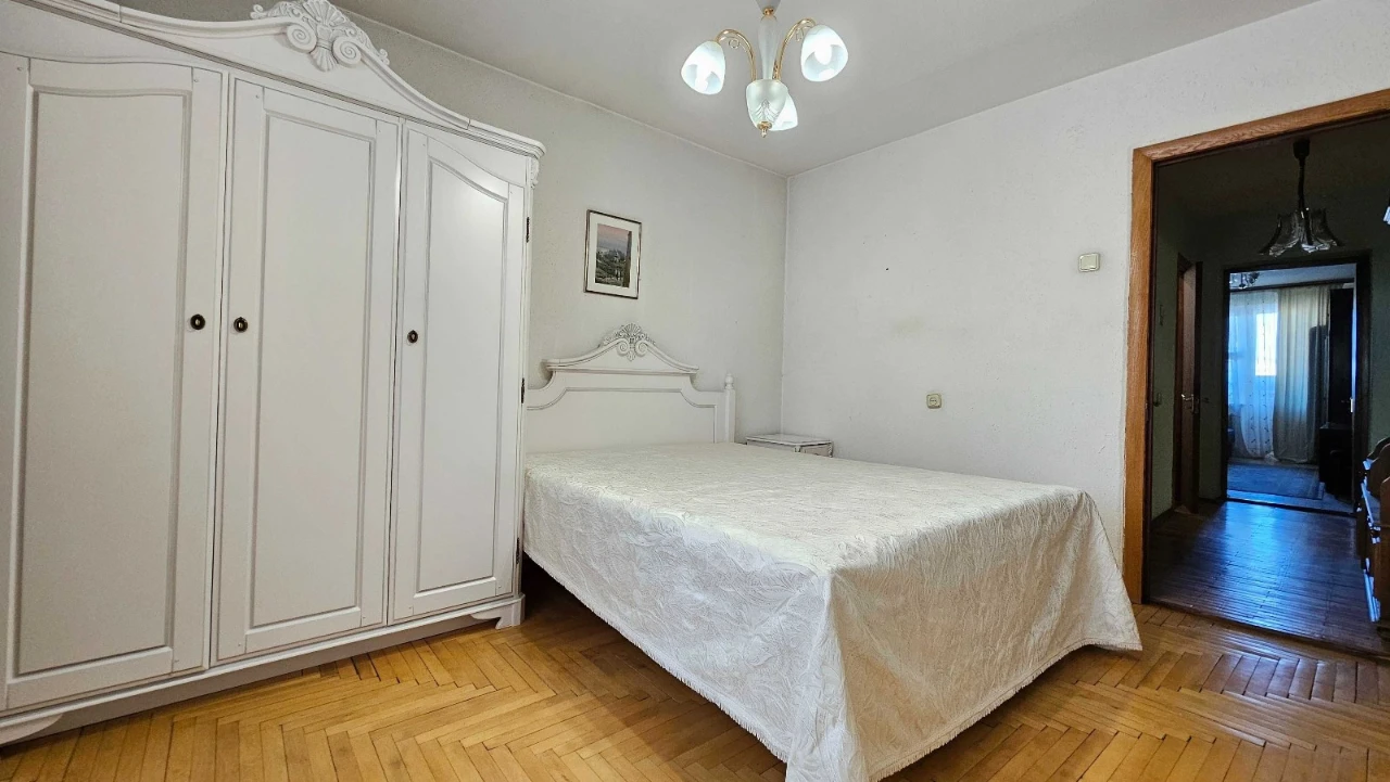 М Позняки 5хв. пішки, Григоренка, Драгоманова, 3к біля парку