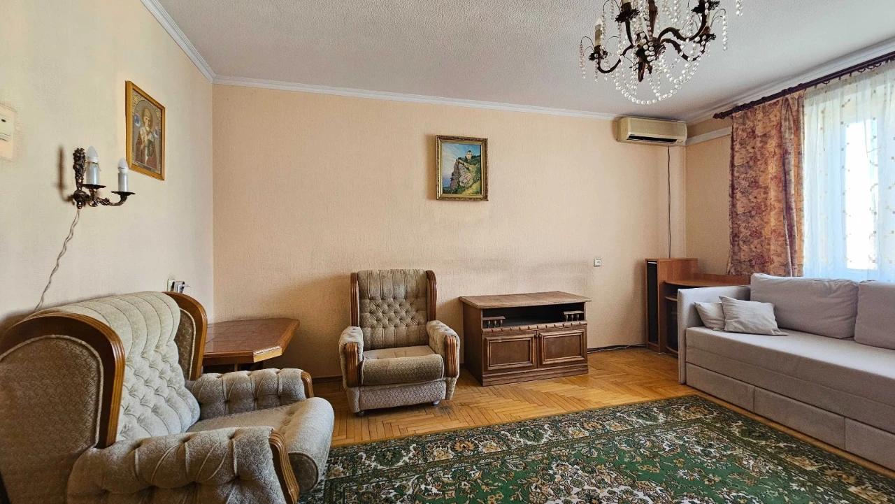 М Позняки 5хв. пішки, Григоренка, Драгоманова, 3к біля парку