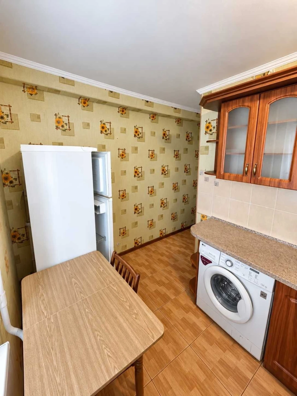 * Затишна 2-кімнатна квартира пр-т Лобановського, 31