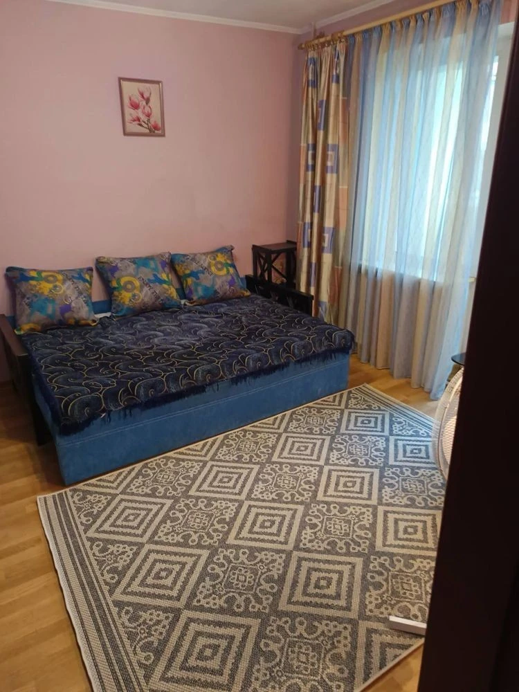 Здається світла затишна 2 кім. квартира 4/16,метро Харківськ