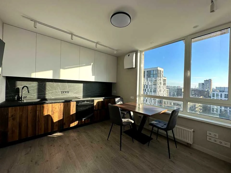 Квартира. Київ, Салютна вул.