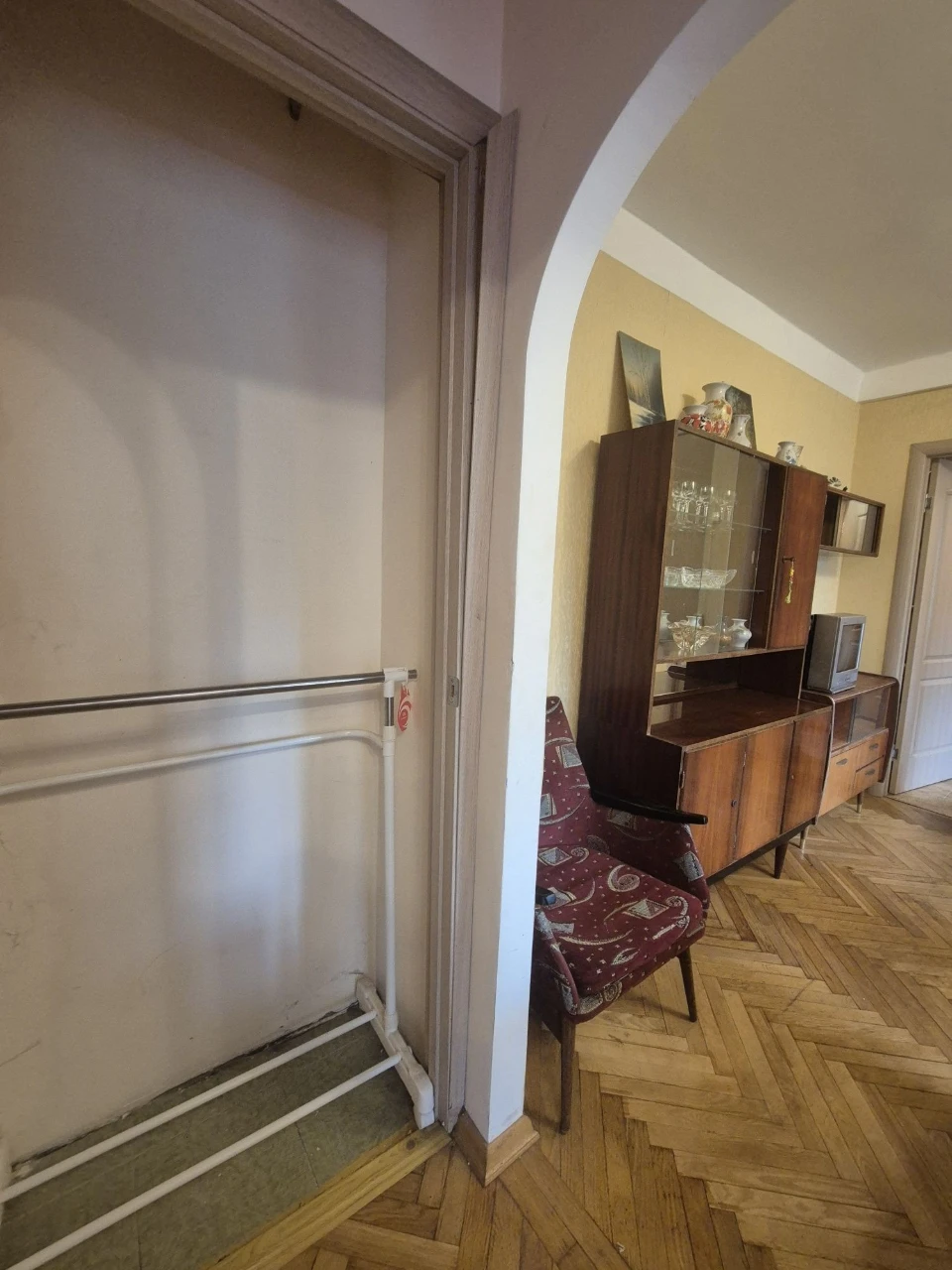 Воскресенський проспект 24 Б, 2х к. кв, охайна, готова для п