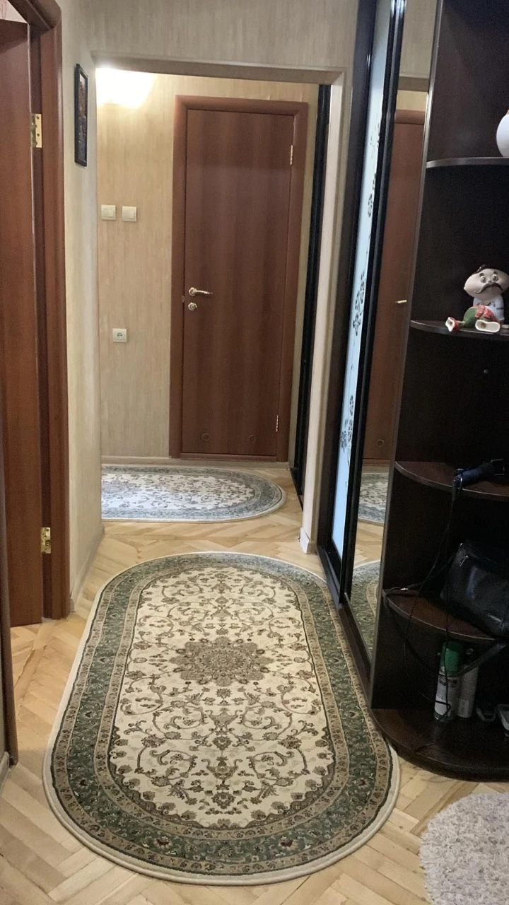 Бальзака 8, Початок Троєщини