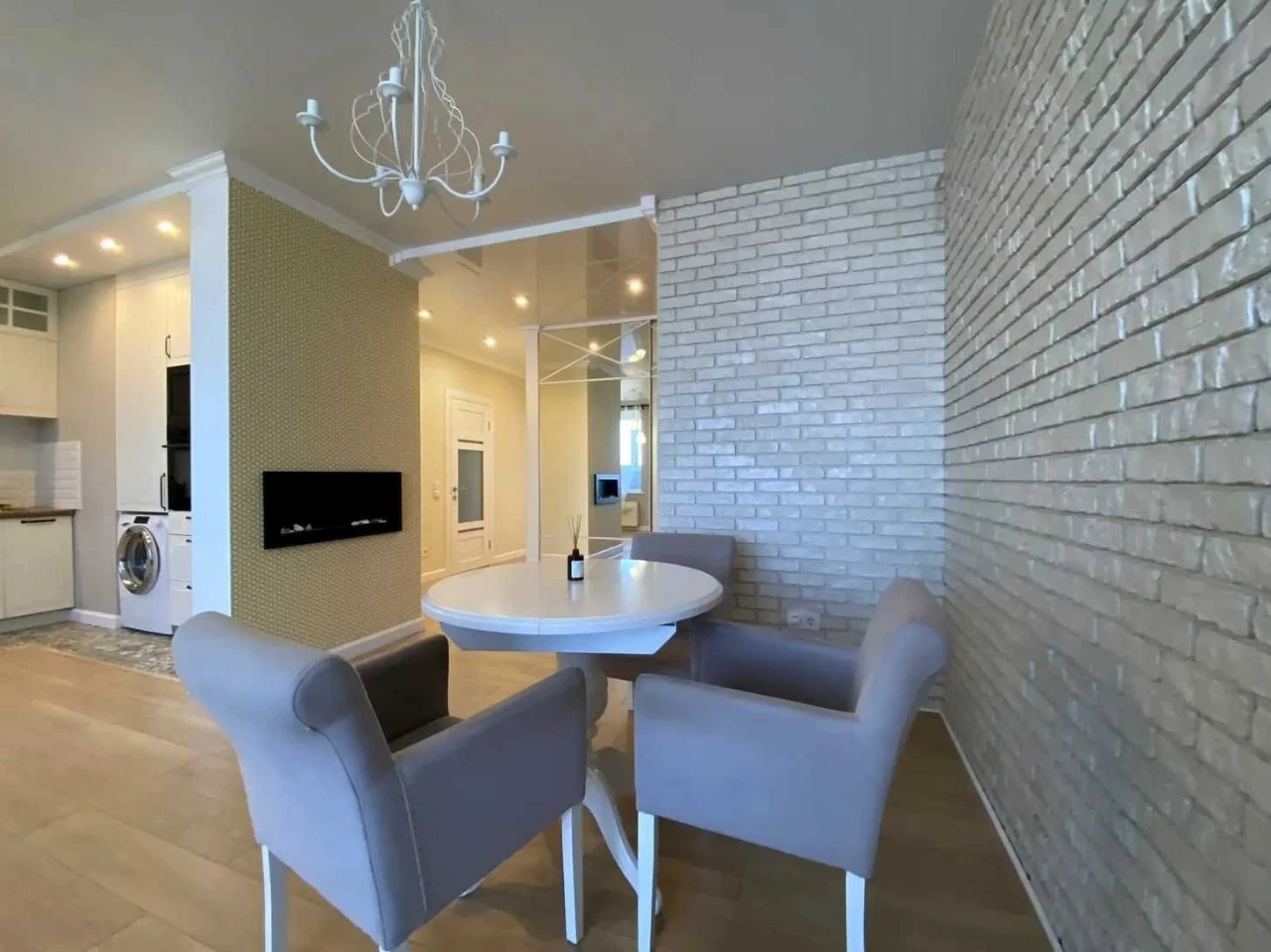 2-х кімнатна квартира в новому будинку, 3 хв. пішки метро Ни