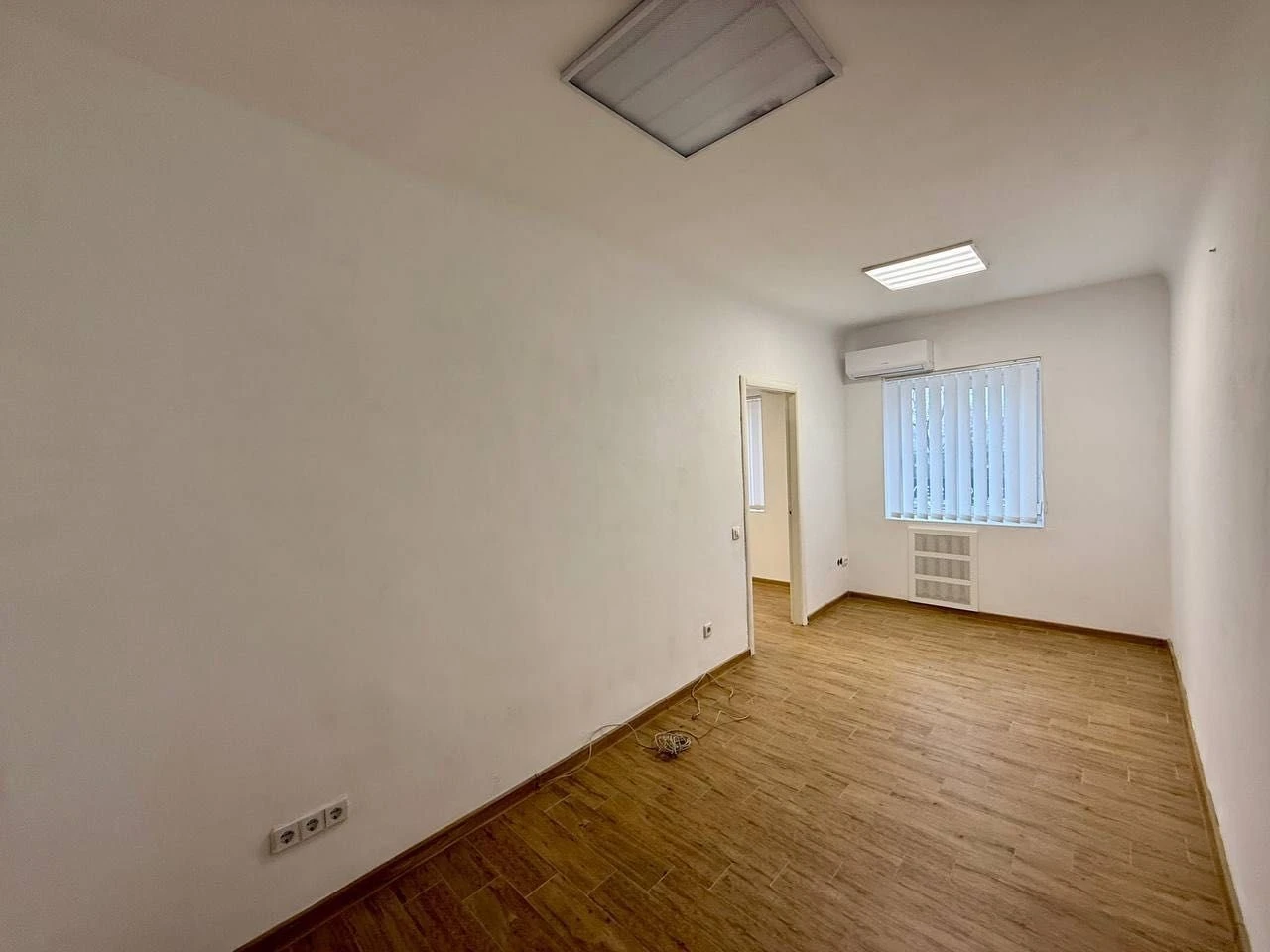 Лесі Українки 16. Продаж 2к квартири-Офіс. Перша лінія. Без