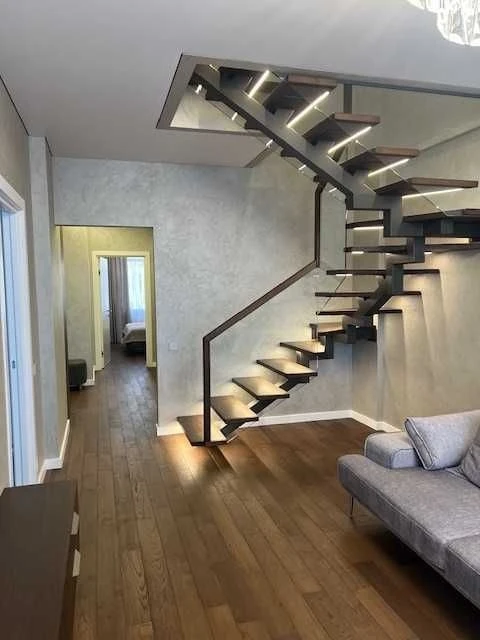 Продам 3к квартиру з авторським ремонтом!