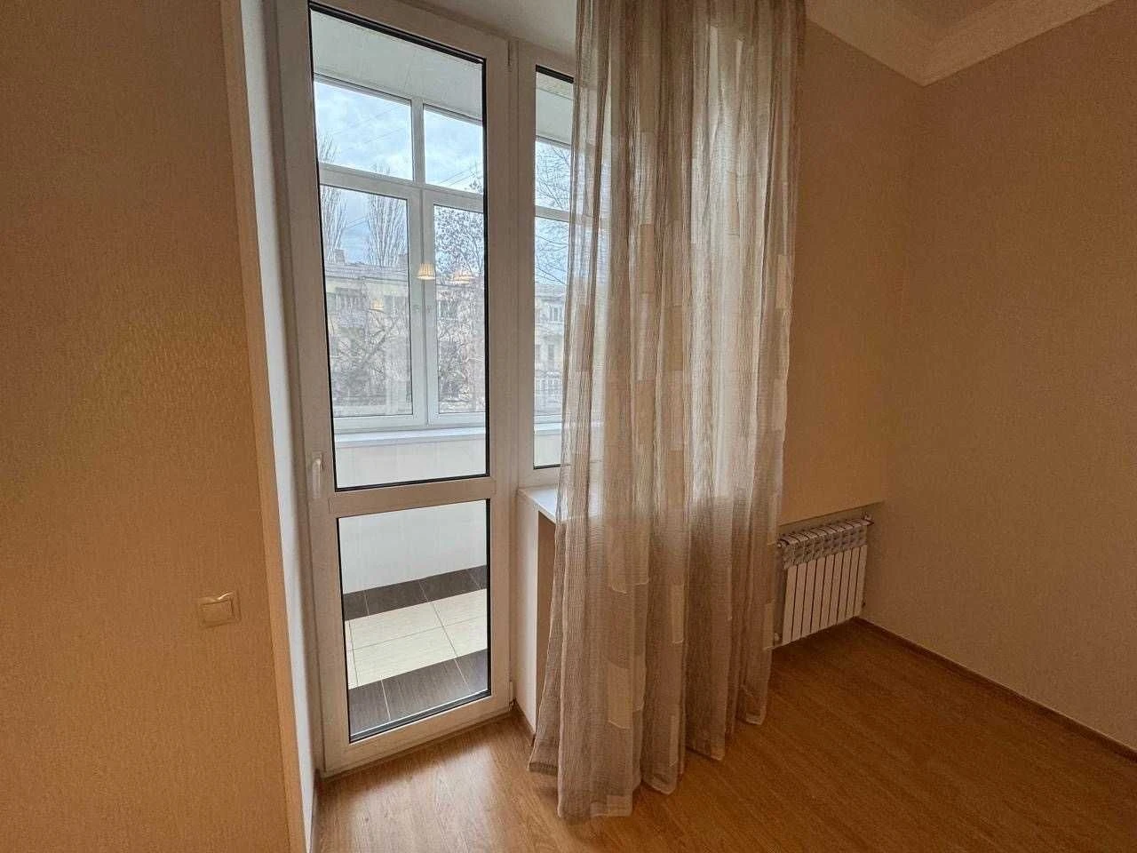 Продам 3 кімнатну з ремонтом, Митрофана Довнар-Запольського