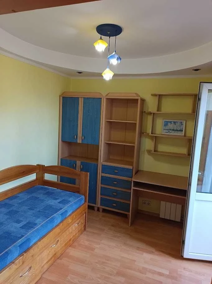 продам 3х кімнатну квартиру вул.Васильківська 6