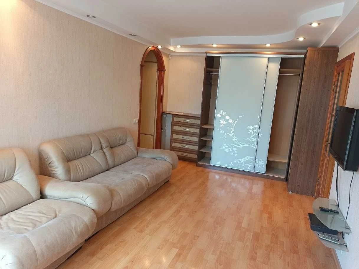 продам 3х кімнатну квартиру вул.Васильківська 6