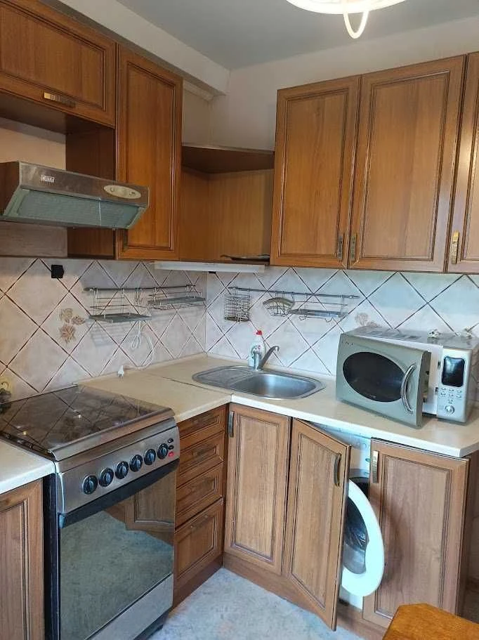продам 3х кімнатну квартиру вул.Васильківська 6