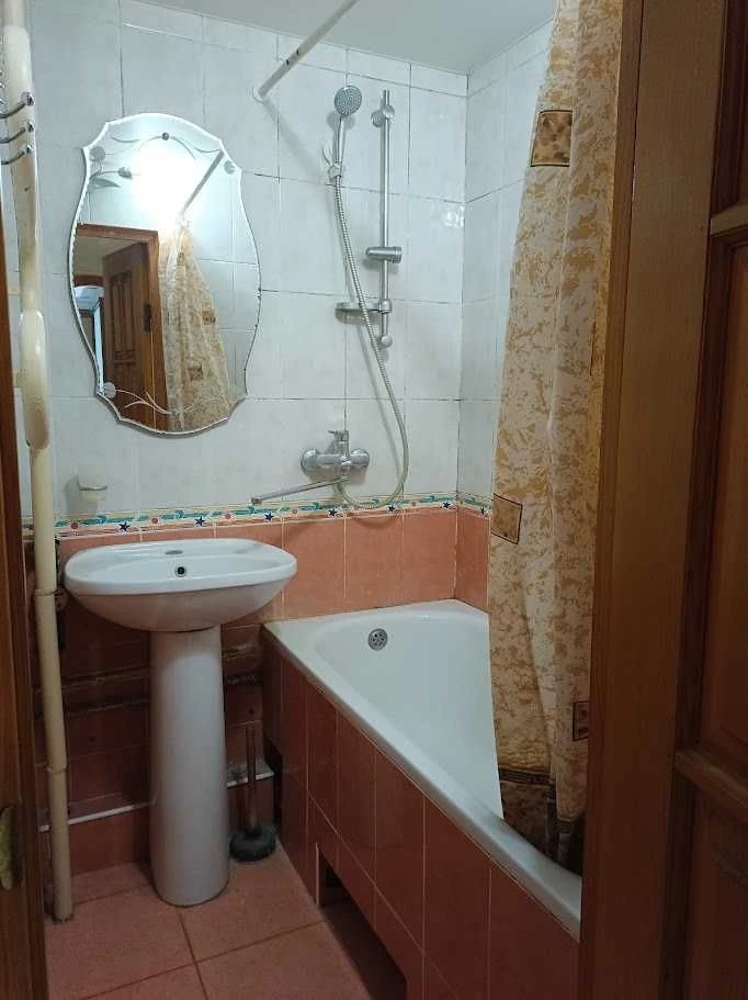 продам 3х кімнатну квартиру вул.Васильківська 6