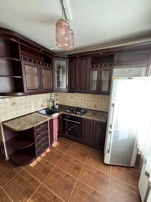 Продам 3-кімнатну квартиру в Києві, Деснянський район, вул.