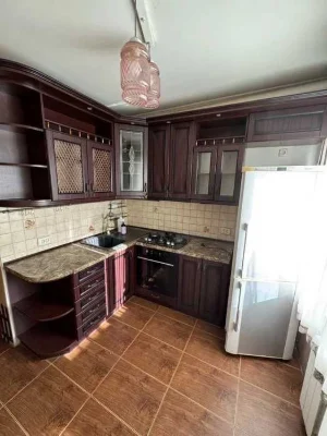 Продам 3-кімнатну квартиру в Києві, Деснянський район, вул.