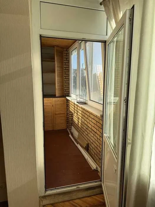Продам 3-кімнатну квартиру в Києві, Деснянський район, вул.