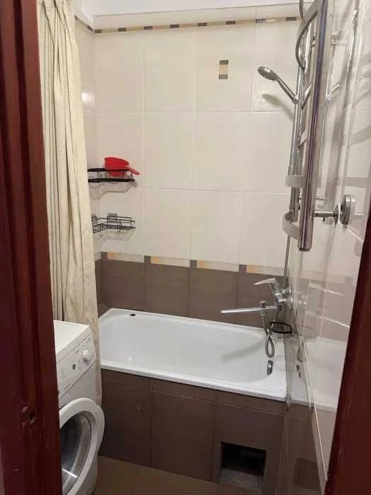 Продам 3-кімнатну квартиру в Києві, Деснянський район, вул.