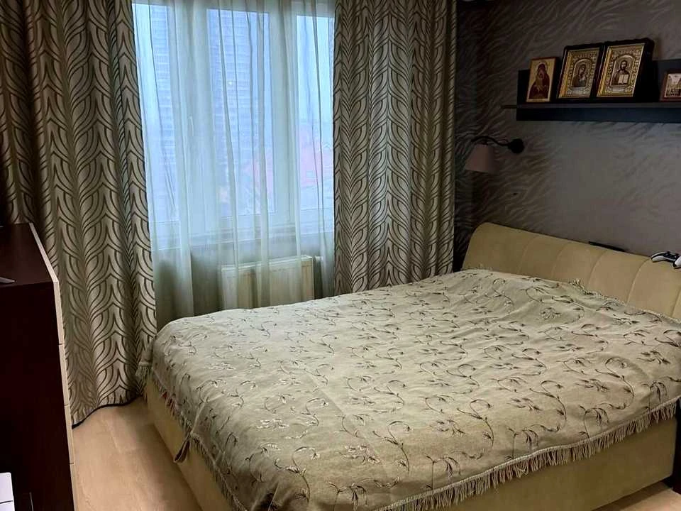 Квартира. Київ, Петропавлівська вул.