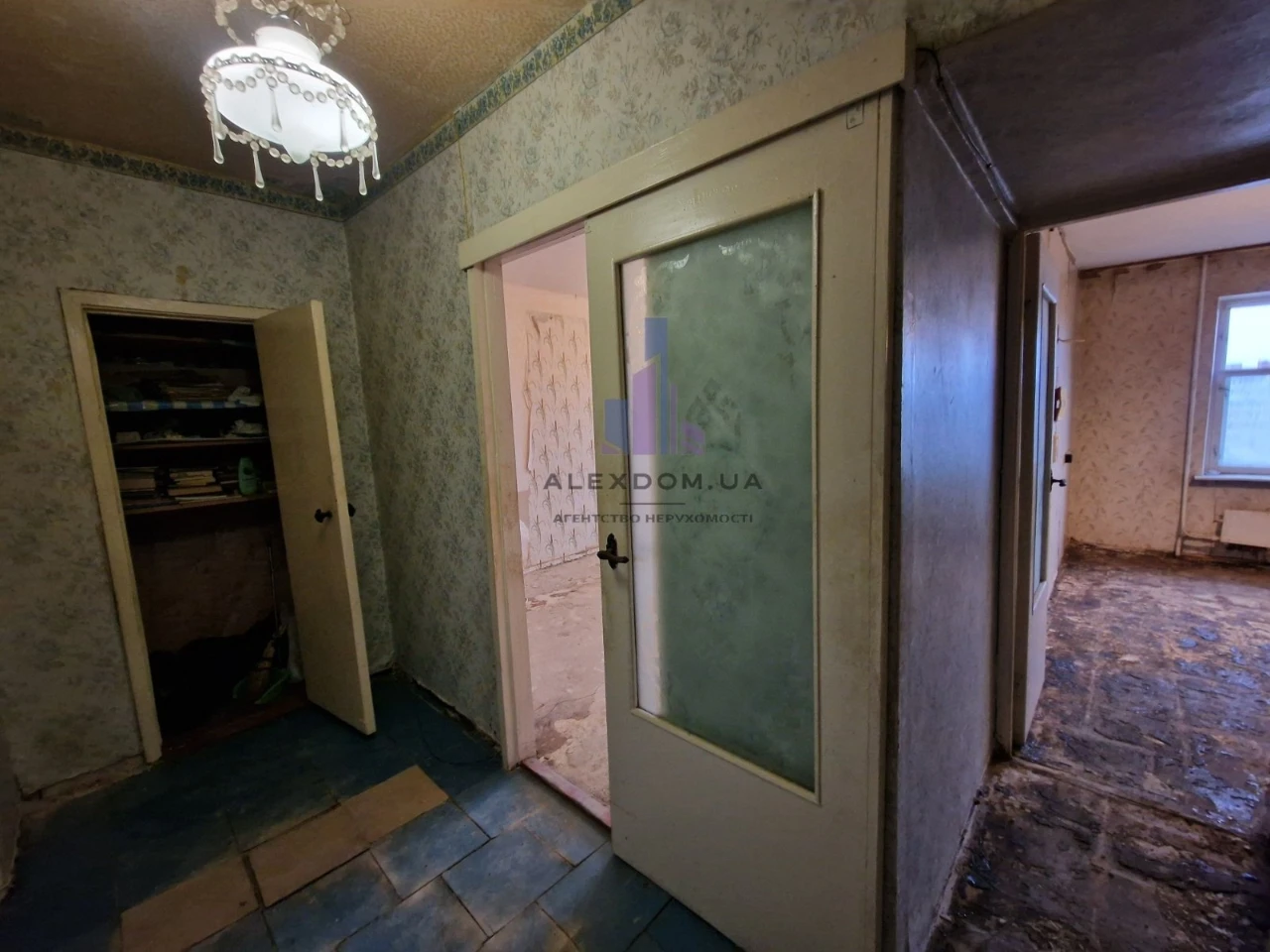 Продаж 1 кімнатної квартири по вул. Сержа Лифаря (Сабурова),