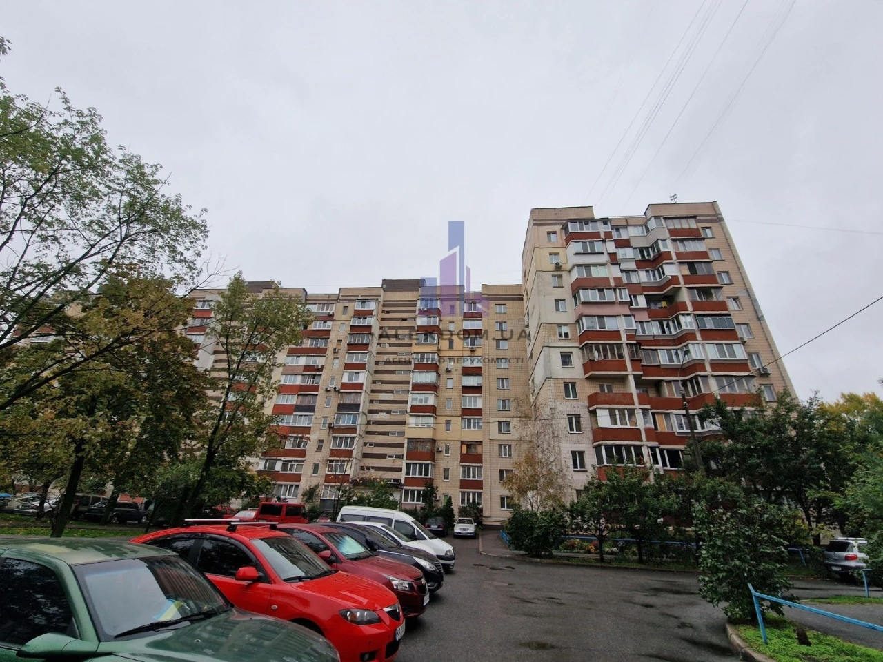 Продаж 1 кімнатної квартири по вул. Сержа Лифаря (Сабурова),