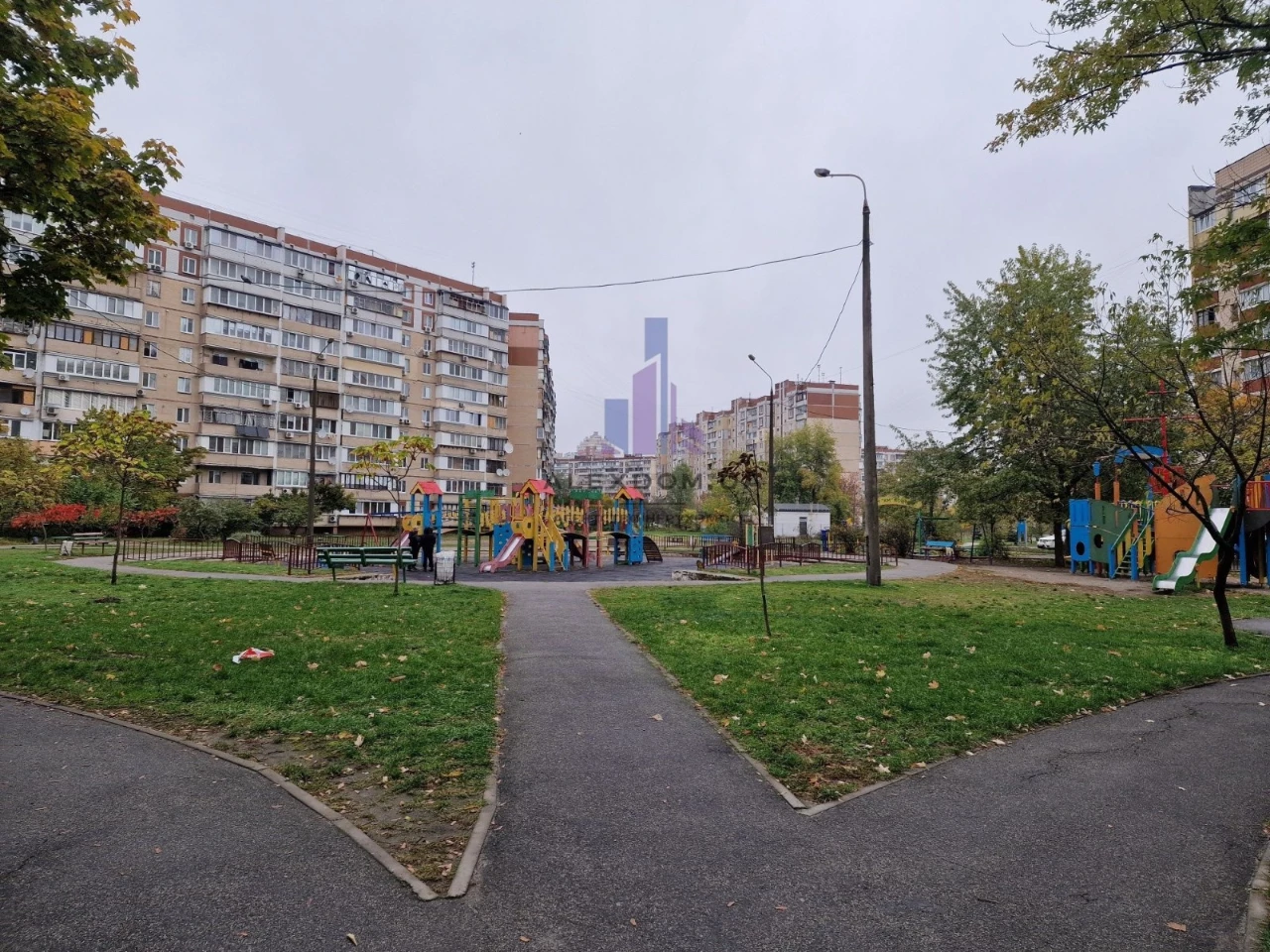 Продаж 1 кімнатної квартири по вул. Сержа Лифаря (Сабурова),