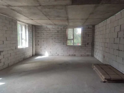 Новий будик з газом, ліфтом, паркінгом та документами - Ясли