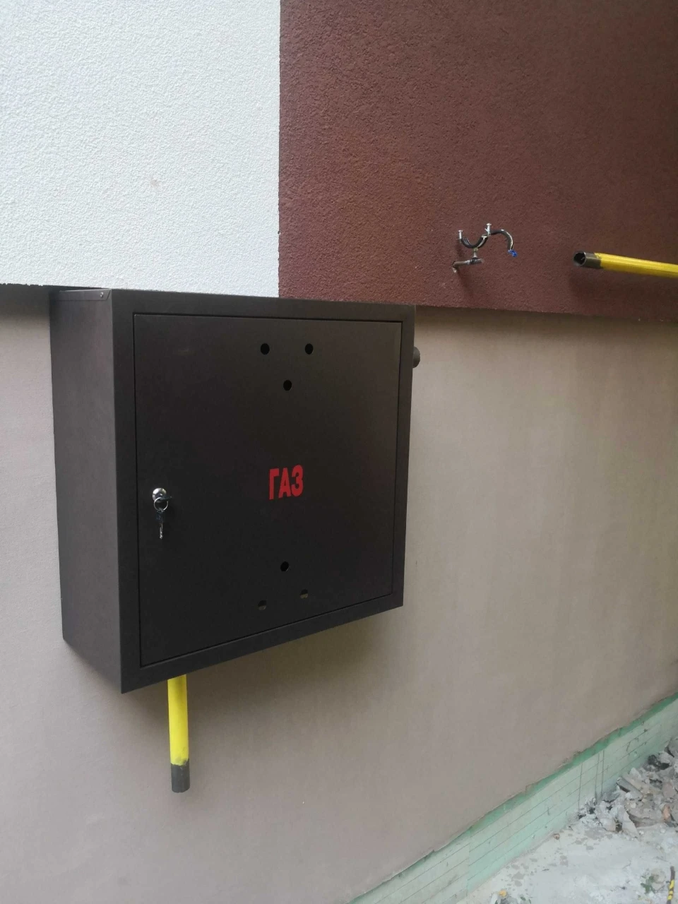 Новий будик з газом, ліфтом, паркінгом та документами - Ясли