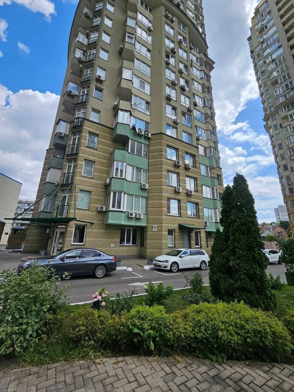 Мокра (Кудряшова) 18, ЖК "Пори року", 99.3 метра, 2 кім. Тер