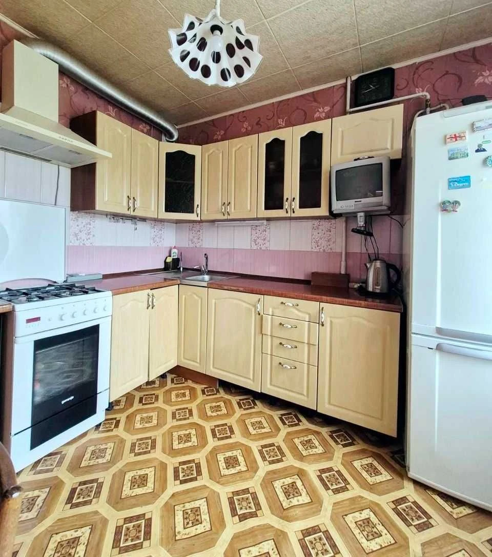 Продам 3-к квартиру на ж/м Победа, пр. Героев