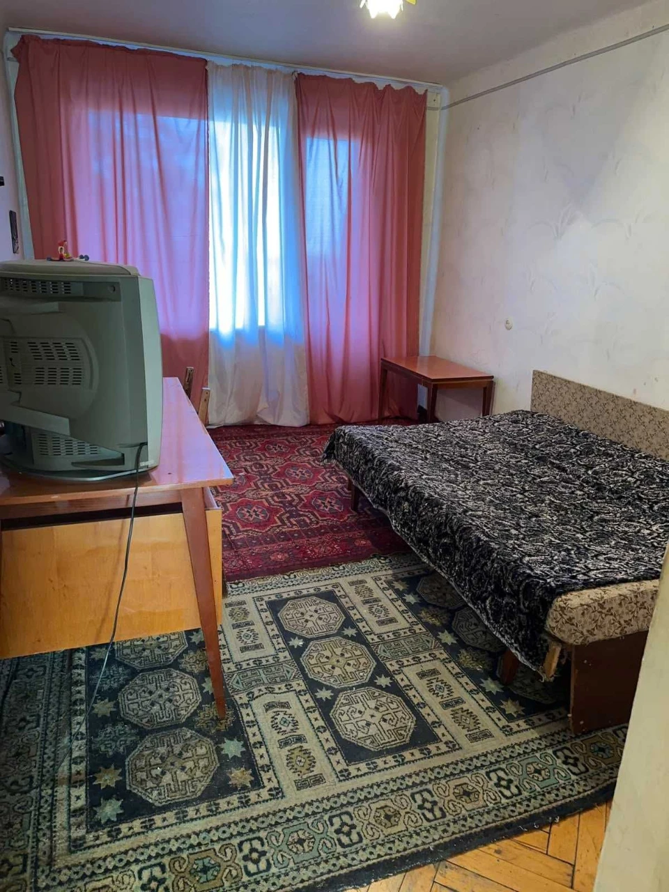 Продам  свою трьох кімнатну квартир. м.Харків сел.Жуковськог