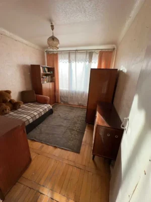 Продам  свою трьох кімнатну квартир. м.Харків сел.Жуковськог