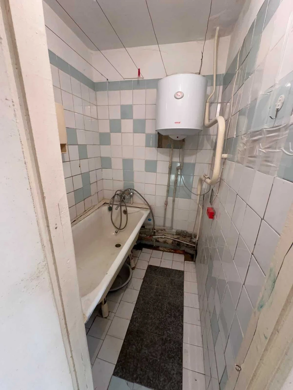 Продам  свою трьох кімнатну квартир. м.Харків сел.Жуковськог