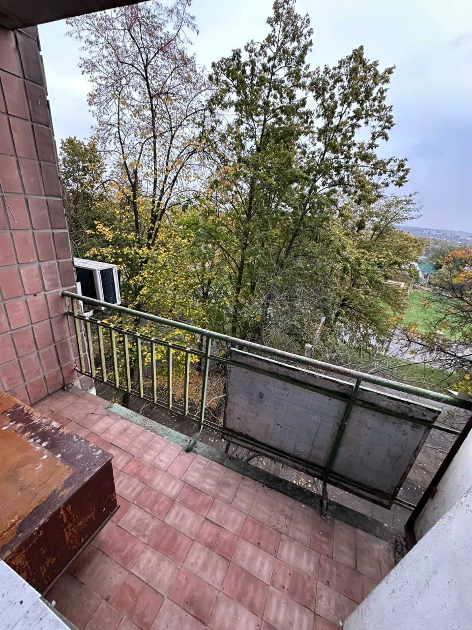 Продам  свою трьох кімнатну квартир. м.Харків сел.Жуковськог