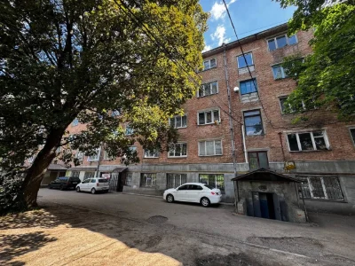 Продам кімнату в гуртожитку, центр, власник.