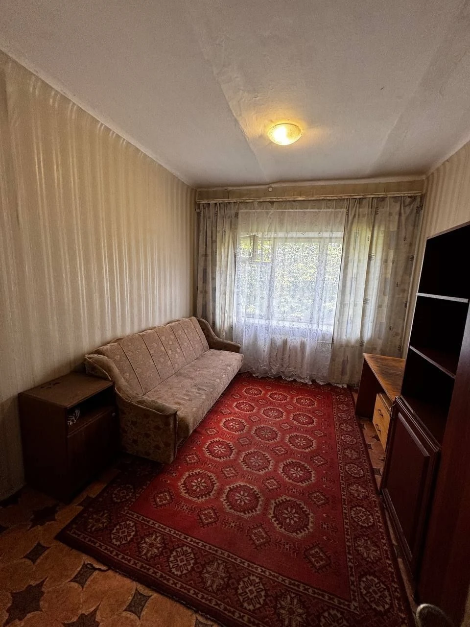 Продам кімнату в гуртожитку, центр, власник.