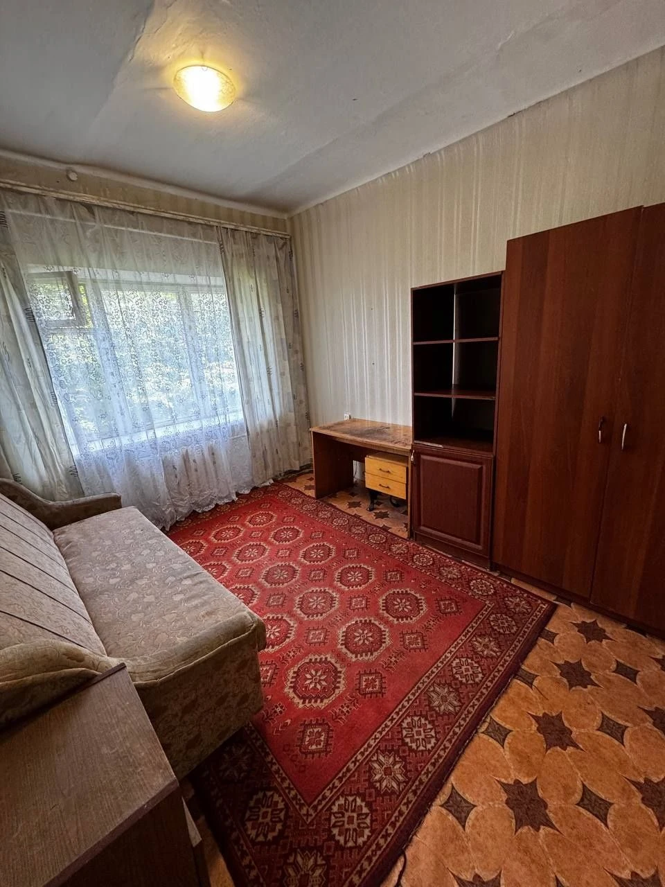 Продам кімнату в гуртожитку, центр, власник.