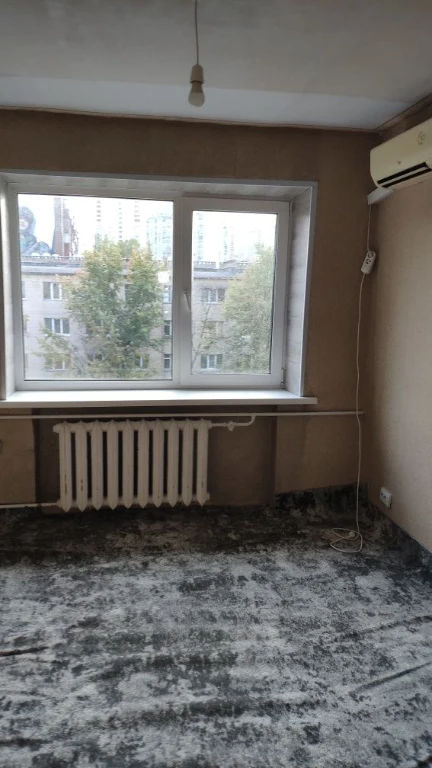 Продам кімнату в комунальній квартирі по вул.Празька