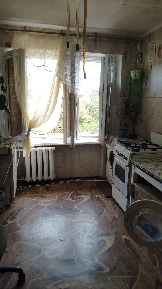 Продам кімнату в комунальній квартирі по вул.Празька