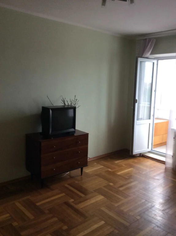Продам 2 кімнатну квартиру вул Гната Юри 11