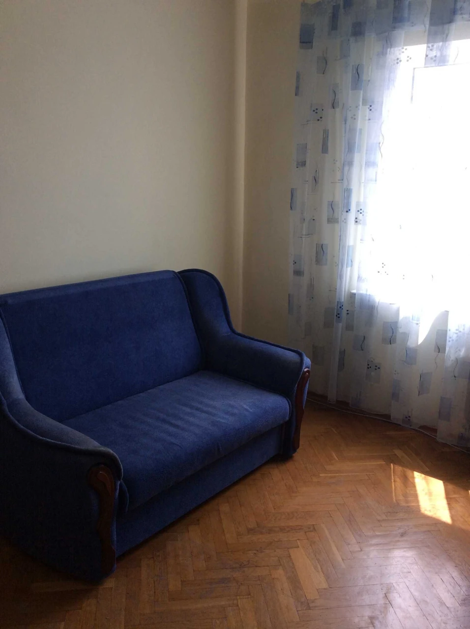 Продам 2 кімнатну квартиру вул Гната Юри 11