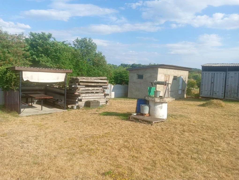 Продам участок с начатым строительством