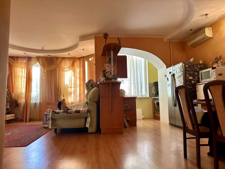Квартира. Одеса, Тополина вул.