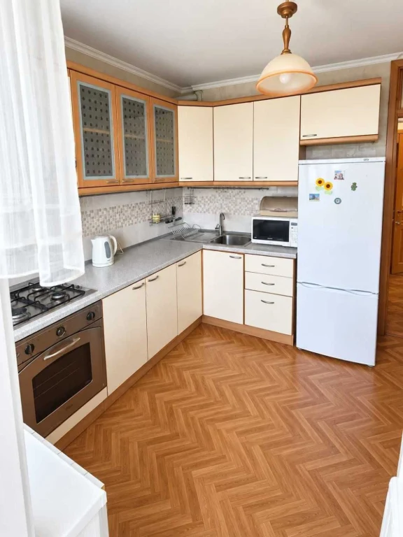 Є газ. Продаж 1-кімнатної квартири біля метро. Оболонський п