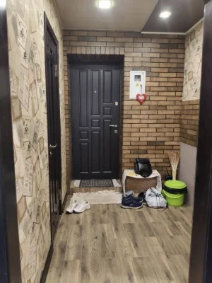 Selling a one-room studio apartment in the New Houses area.