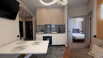 Продам  2 кімнатну квартиру с кухнею вітальньою ЖК 4 сезони
